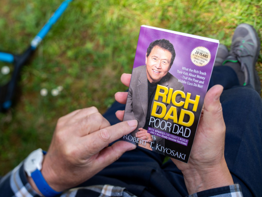 Robert Kiyosaki: Instytucje finansowe są winne zniszczenia amerykańskiego dolara