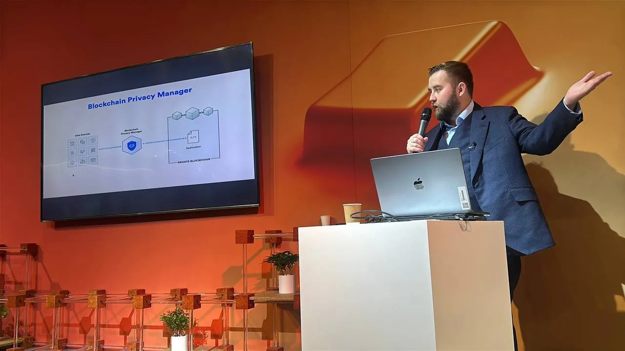 Sergey Nazarov z Chainlink na konferencji Sibos